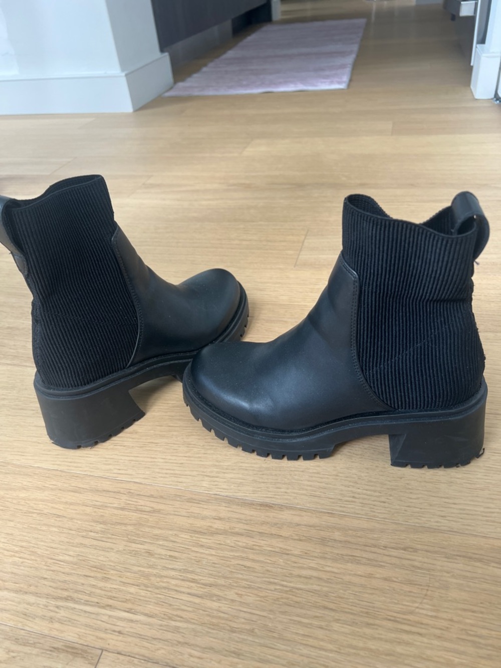 Steve Madden Black Ribbed Chelsea Lug Heel Boots